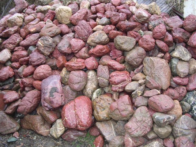 Красный камень