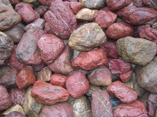 Красный камень