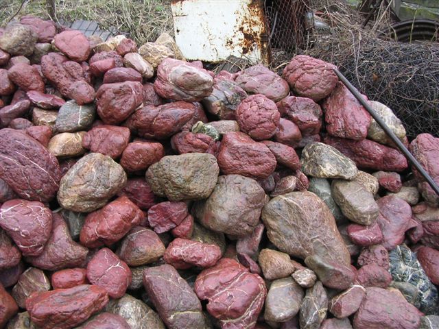 Красный камень