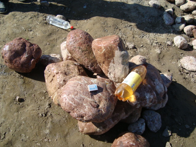 Розовый камень